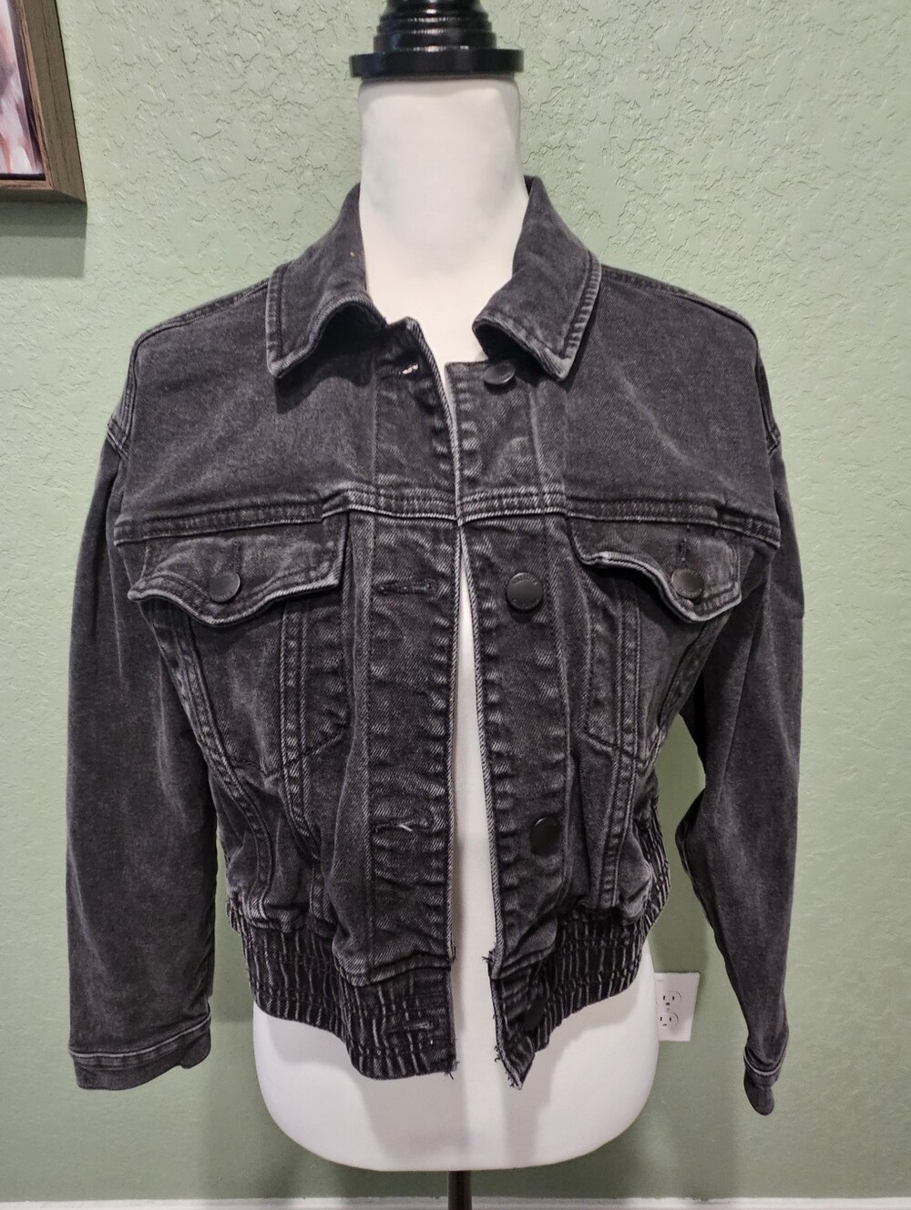 Hollister Cropped Denim Faded Black Jacket Size Medium